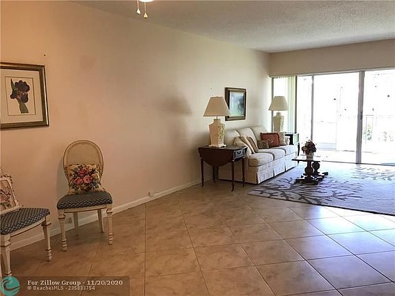 4th image of 1427 E Hillsboro Blvd APT 123
