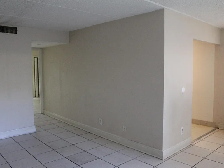 310 Meadows Cir — Photo 5