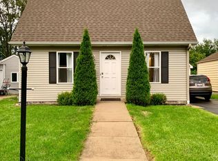 825 Albert Ave, Sycamore, IL 60178