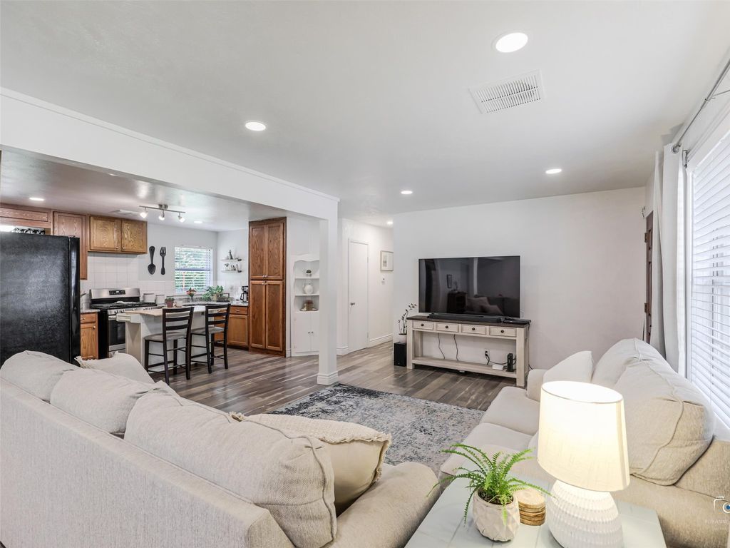 114 N Imperial Dr, Denison, TX - View 6