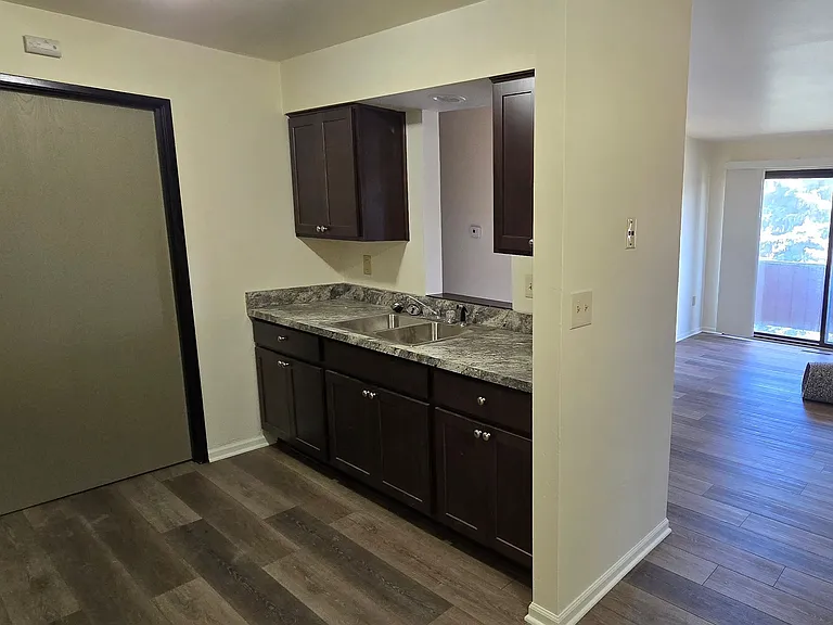 Parkview Apartments — Photo 4