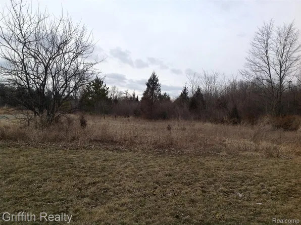 2 Mason Rd, Howell, MI 48843