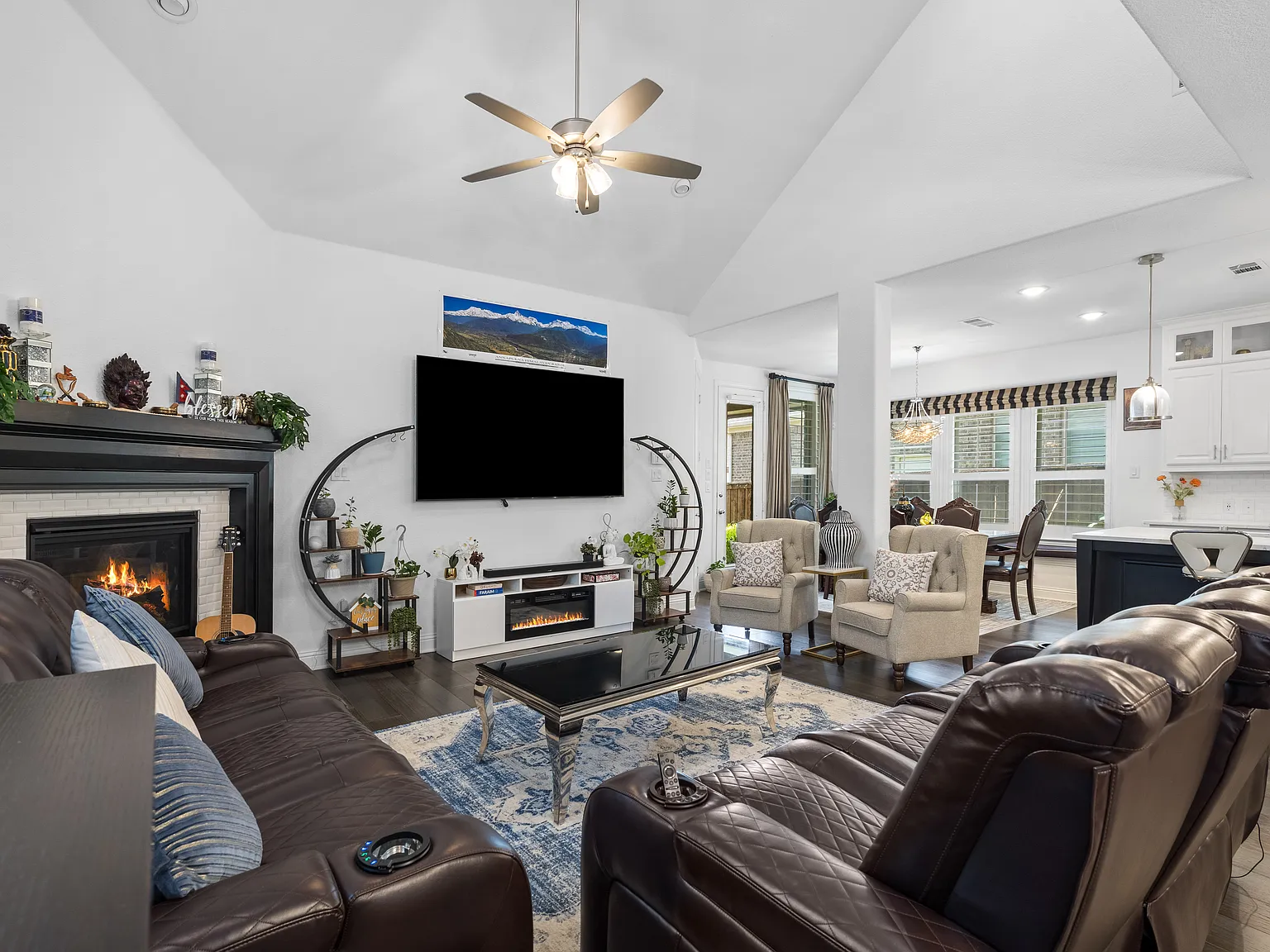 4 bed, 2.5 bath, 2633 sqft, $4,200 — Photo 4