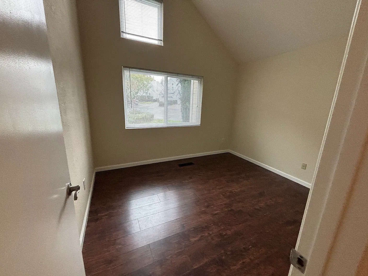 4 bed, 1745 sqft, $4,400 — Photo 2