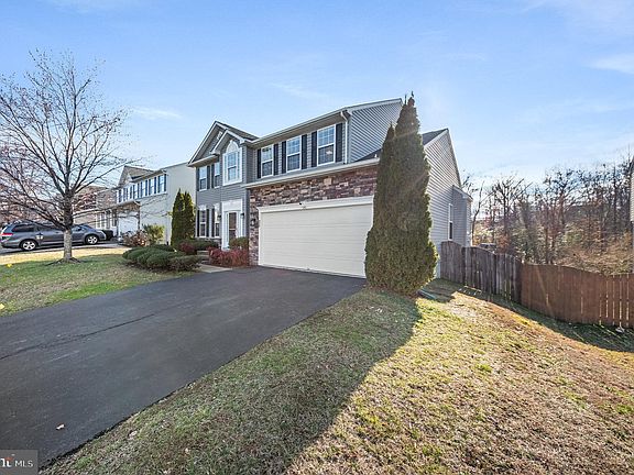 3rd image of 35 Fountain Dr