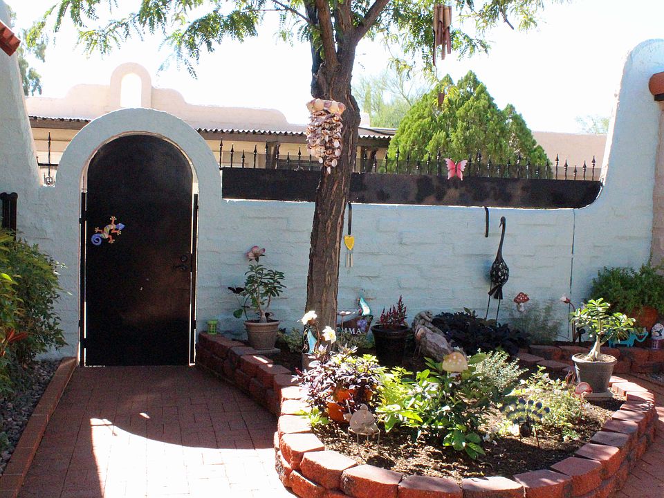 Courtyard Entry