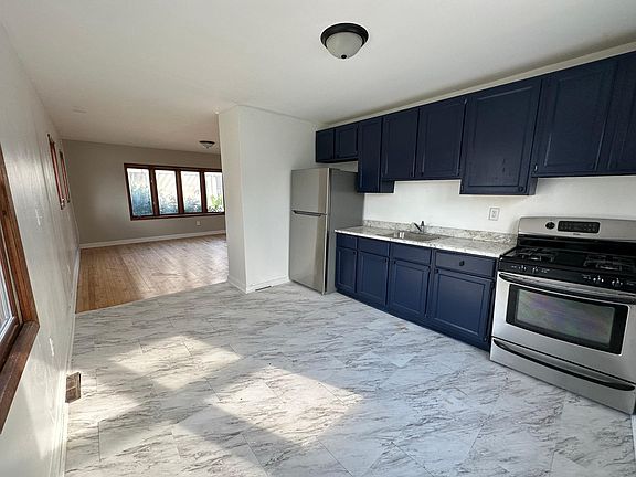 5th image of 2935 N Weil St #5