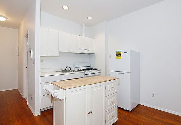 3rd image of 29-01 21st Ave #2L