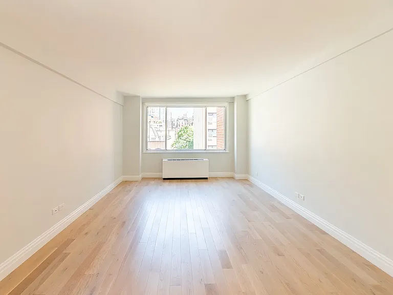 340 E 51st St #3C — Photo 1