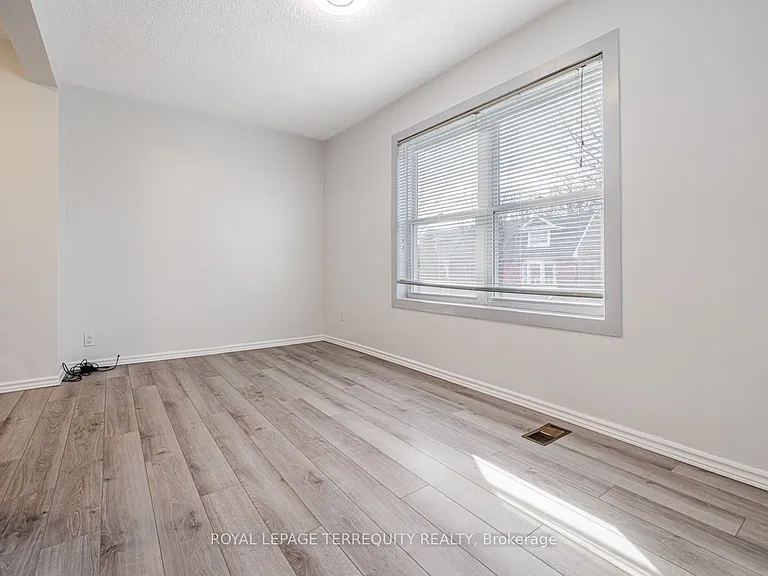 171 Christie St #TOP FLOOR — Photo 4
