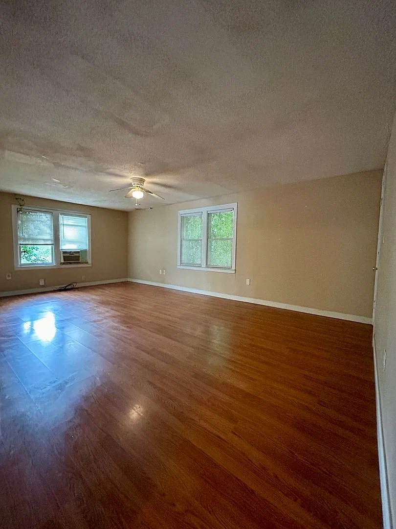 164 - 323 W Miller Unit 1-4 — Photo 3