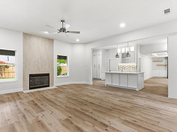 5th image of 7306 Lynn Dr