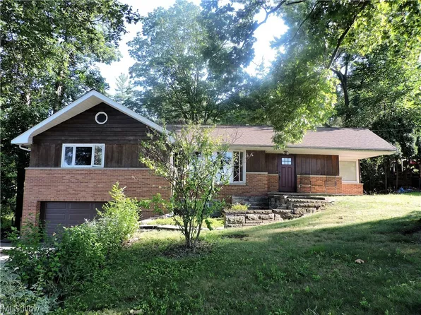3158 Royalton Rd, Brecksville, OH 44141
