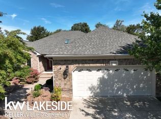 21457 Bay Hills Dr, Macomb, MI 48044