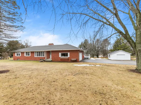 E6541 Progress Rd, Manawa, WI 54949