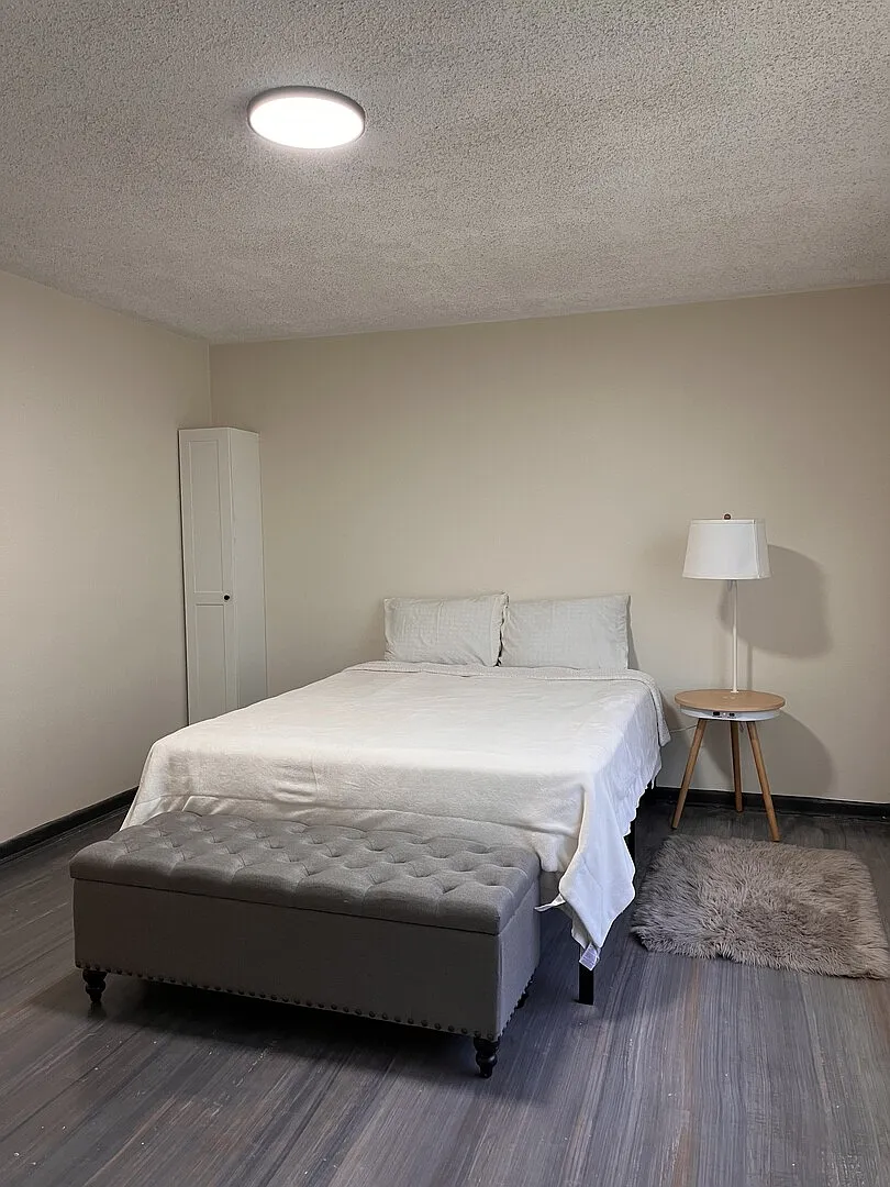 Private studio fully furnished newly renovated near CSU — Photo 4