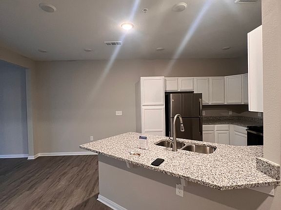 2nd image of 2109 Auburndale Ave #814