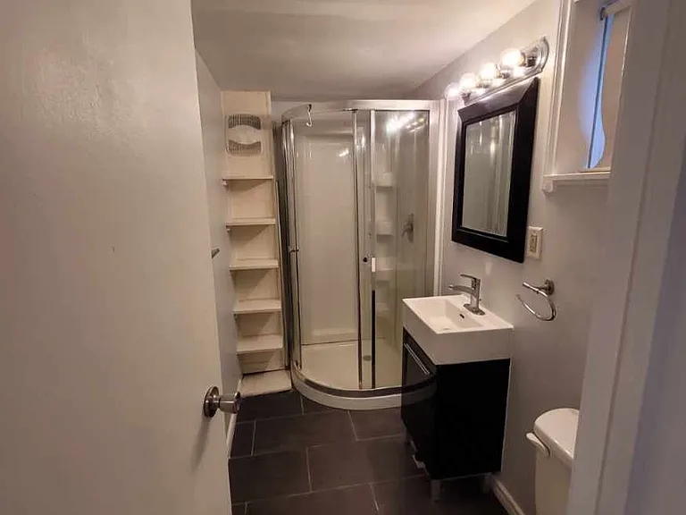 134 Innisfil St #3 — Photo 5