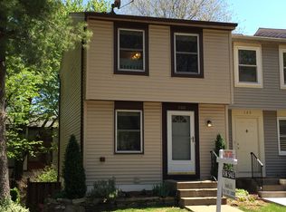 100 Charing Ct, Sterling, VA 20164