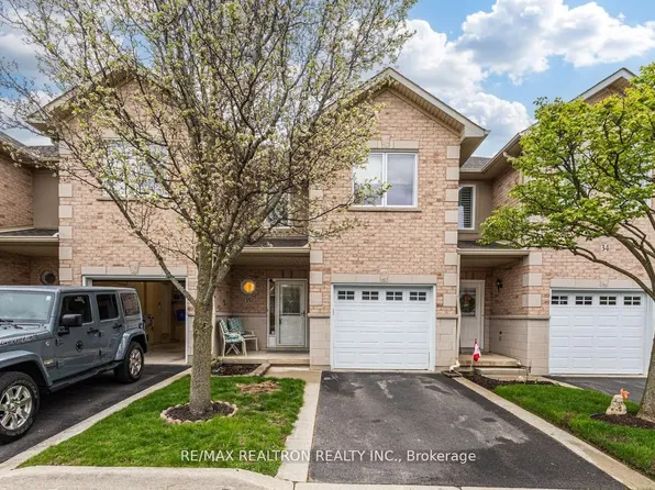 81 Valridge Dr #35, Hamilton, ON L9G 5B7