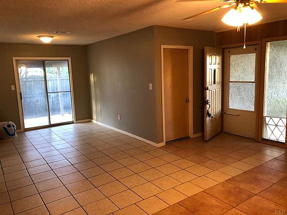 2nd image of 3403 Greenbriar Cir APT A