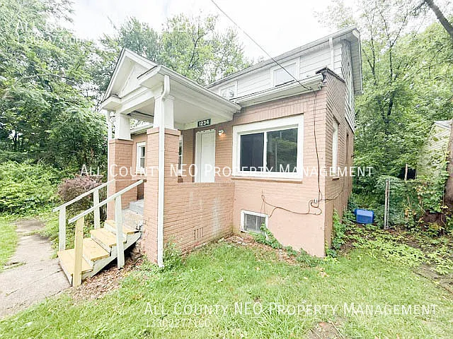 3 Bedroom Single-Family Home with Backyard - Apply Today! — Photo 3