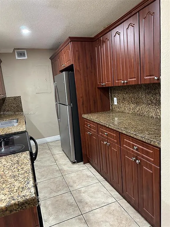 3 bed, 2.0 bath, 1167 sqft, $2,500 — Photo 2
