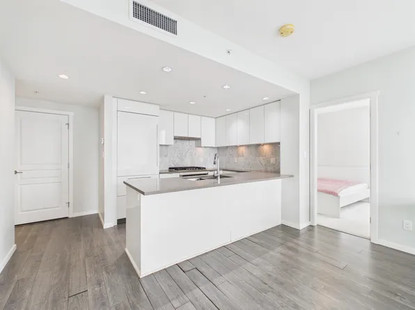 5883 Barker Ave #3603, Burnaby, BC V5H 0G4