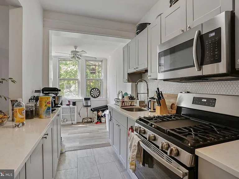 1006 Quebec Pl NW — Photo 2