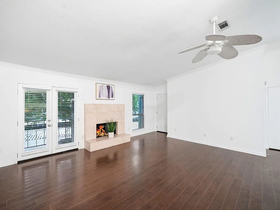 2425 Augusta Dr #22