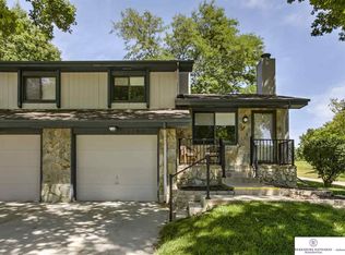 1705 N 94th Plz, Omaha, NE 68114