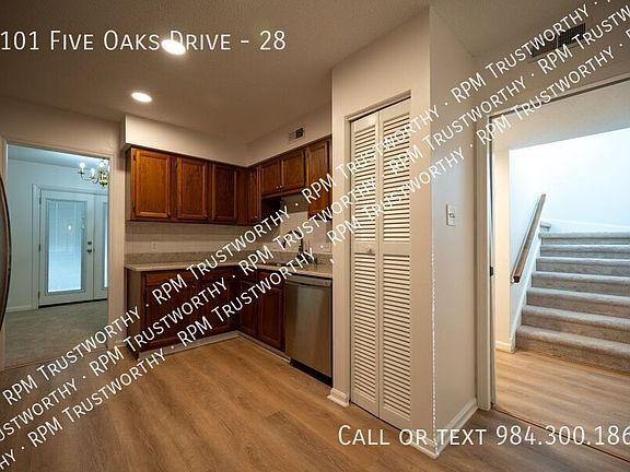 3rd image of 4101 Five Oaks Dr Unit 28
