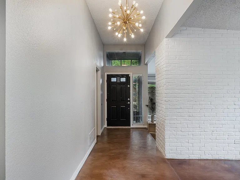 6009 Spring Flower Trl — Photo 8
