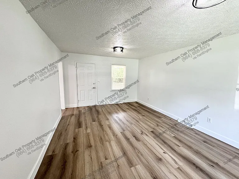 104 Caron Ln — Photo 6