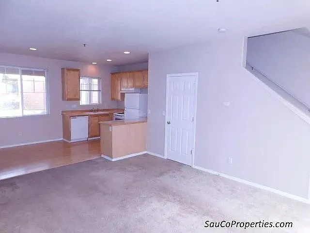 8646 NE Hyde Park Ln — Photo 6