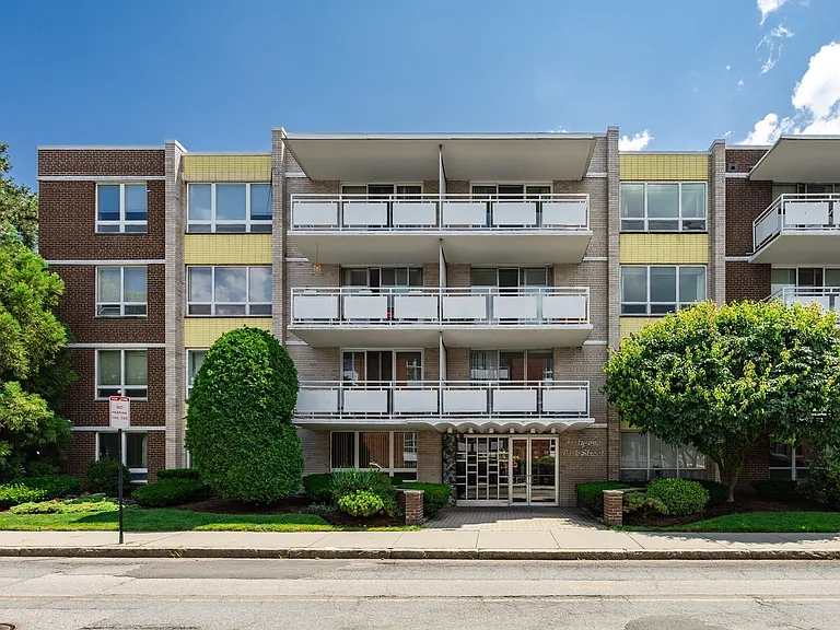 41 Park St #401 — Photo 4