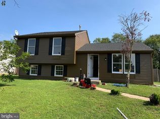 18 Dover Ln, Sicklerville, NJ 08081