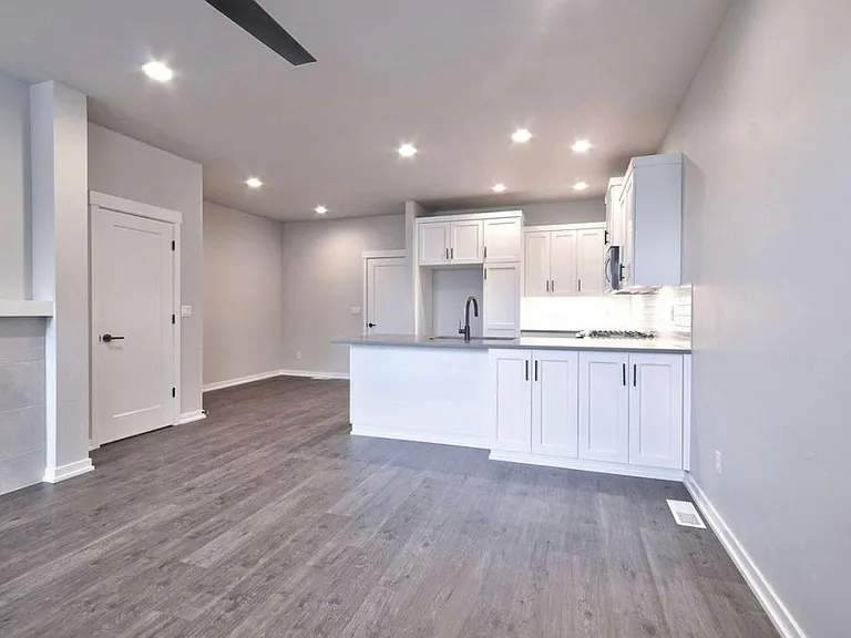 5551 SE Logan Ln — Photo 6