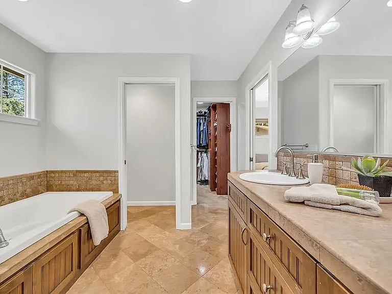 10489 Sky Cir — Photo 16