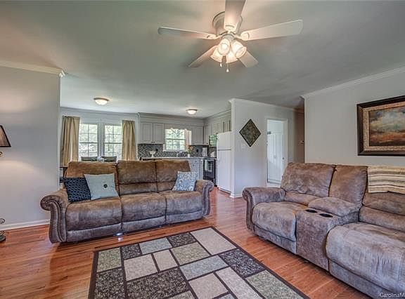 5th image of 212 Costner Dr