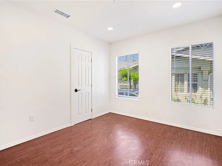 636 NW Pioneer Dr #1 — Photo 9