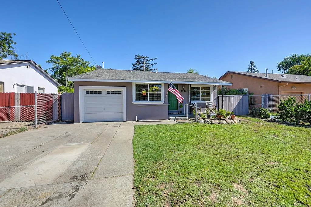 3913 23rd Ave photo 1