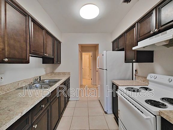 3rd image of 478 Bentwood Ln Unit D