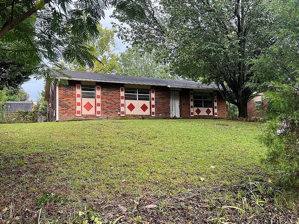 2nd image of 932 Farwell Dr