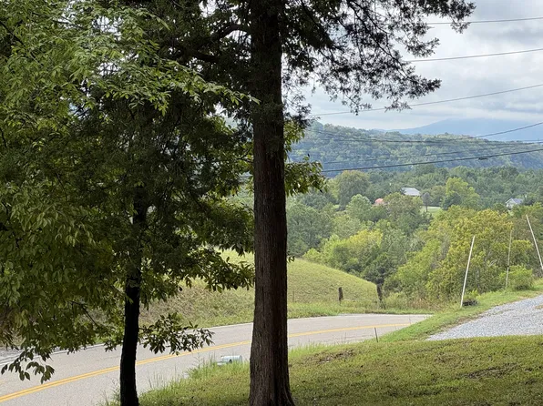 935 Flat Creek Rd, Sevierville, TN 37876
