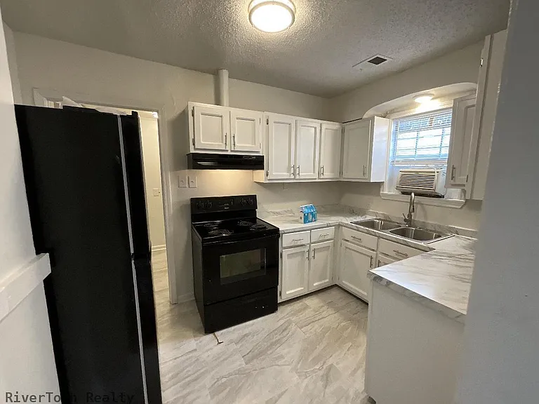 2677 Larose Ave — Photo 16