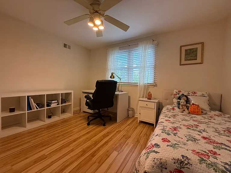806 Warfield Ln — Photo 40