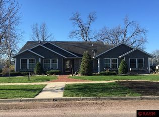 230 E 8th St, Blue Earth, MN 56013