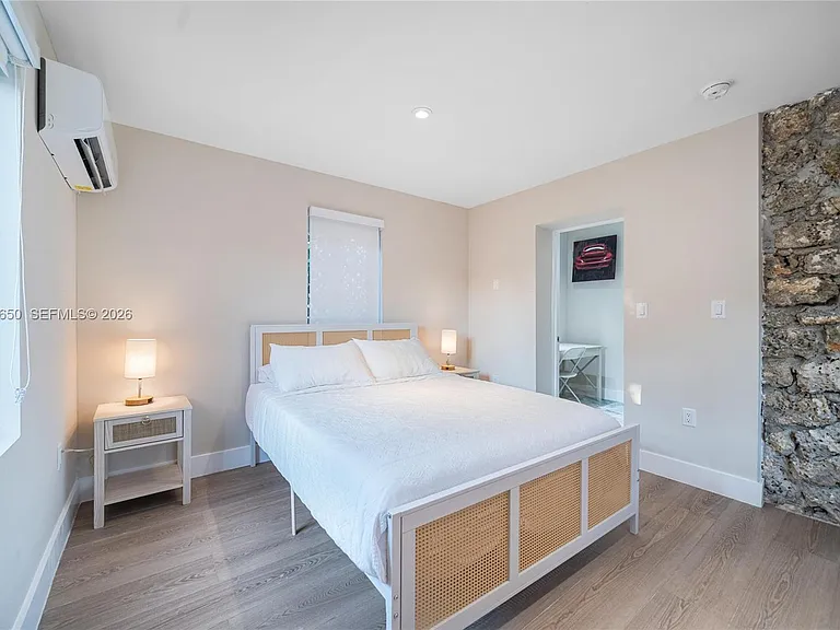 1663 SW 13th St — Photo 10