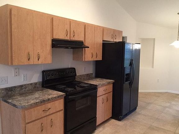 Spotless kitchen area already outfitted with great appliance